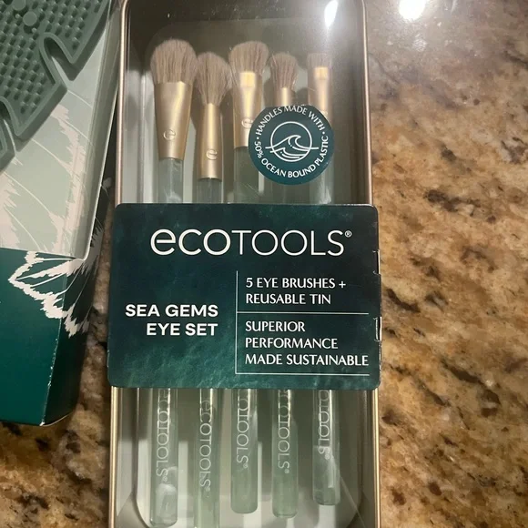 Ecotools Sea Gems eye brush set and monstera shaped makeup brush cleanser pad - Picture 2 of 7